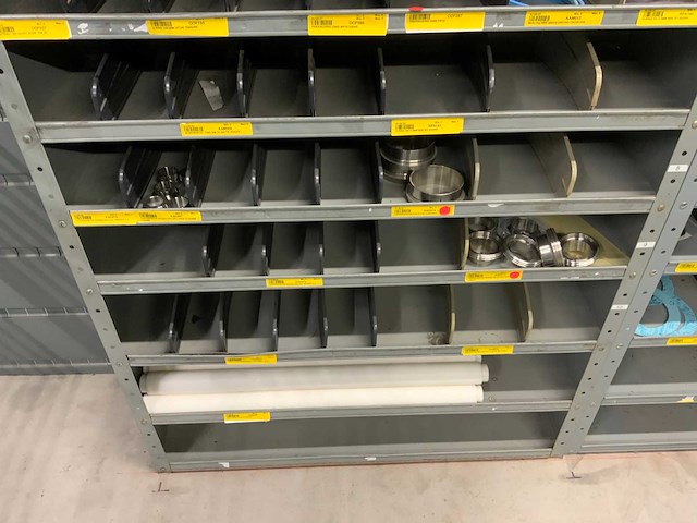 Diverse machine en onderdelen in 6 vakkenkasten - afbeelding 7 van  11