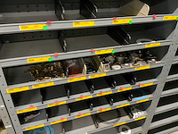 Diverse machine en onderdelen in 6 vakkenkasten - afbeelding 9 van  11