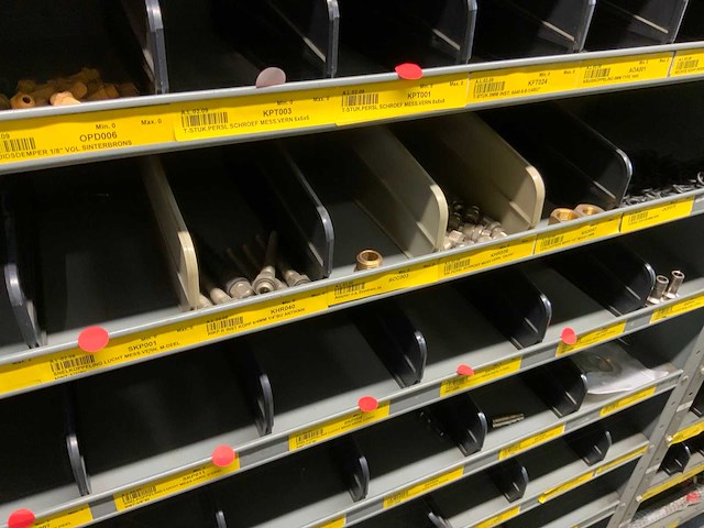 Diverse machine onderdelen in 6 vakkenkasten - afbeelding 2 van  28