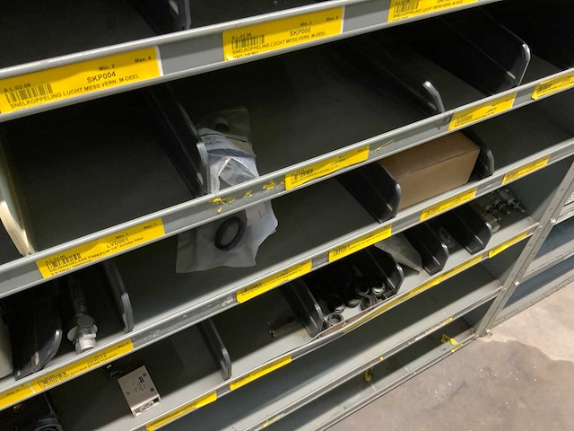 Diverse machine onderdelen in 6 vakkenkasten - afbeelding 4 van  28