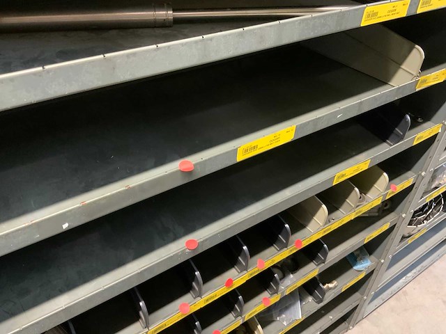 Diverse machine onderdelen in 6 vakkenkasten - afbeelding 6 van  28