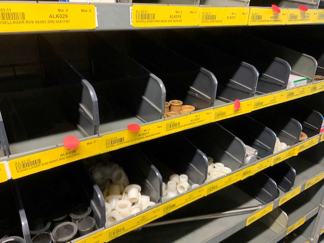 Diverse machine onderdelen in 6 vakkenkasten - afbeelding 8 van  28