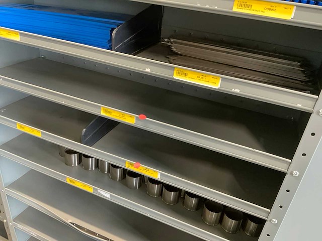 Diverse machine onderdelen in 6 vakkenkasten - afbeelding 21 van  28