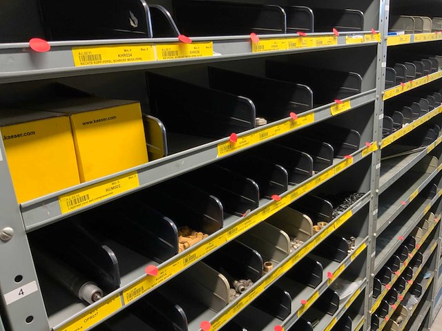 Diverse machine onderdelen in 6 vakkenkasten - afbeelding 27 van  28