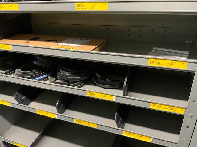 Diverse machine onderdelen in 7vakkenkasten - afbeelding 1 van  4