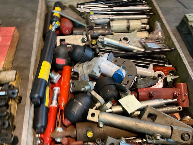 Diverse machine onderdelen - afbeelding 3 van  6