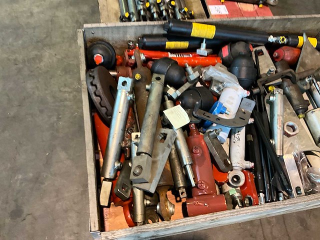 Diverse machine onderdelen - afbeelding 5 van  6