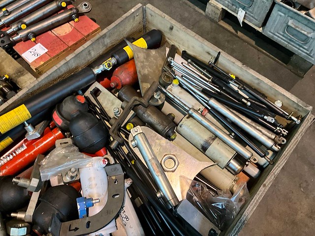 Diverse machine onderdelen - afbeelding 6 van  6