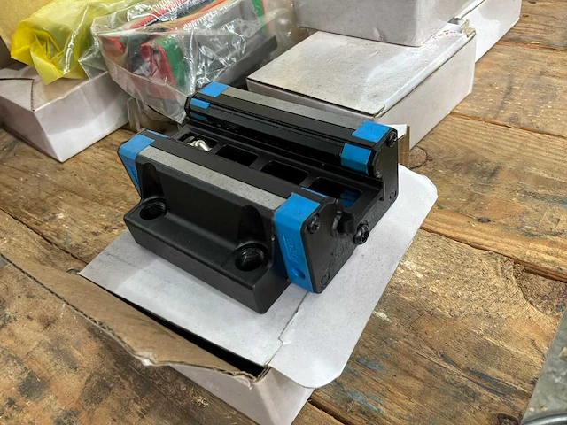 Diverse machine onderdelen - afbeelding 4 van  4