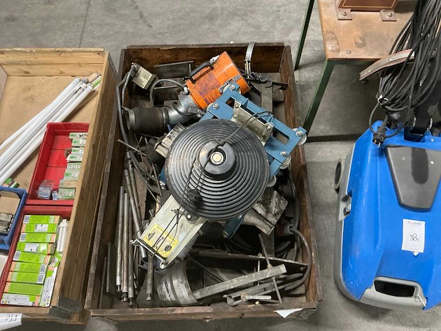 Diverse machine onderdelen - afbeelding 6 van  6