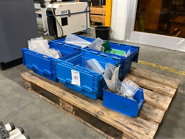 Diverse machine onderdelen - afbeelding 1 van  9
