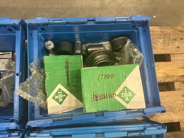 Diverse machine onderdelen - afbeelding 2 van  9