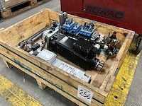 Diverse machine onderdelen - afbeelding 1 van  4