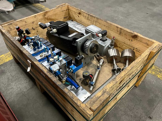 Diverse machine onderdelen - afbeelding 3 van  4