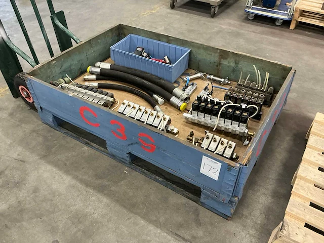 Diverse machine onderdelen - afbeelding 1 van  6