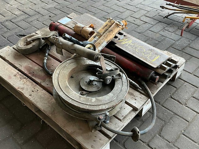 Diverse machine onderdelen - afbeelding 3 van  4