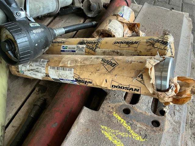 Diverse machine onderdelen - afbeelding 4 van  4