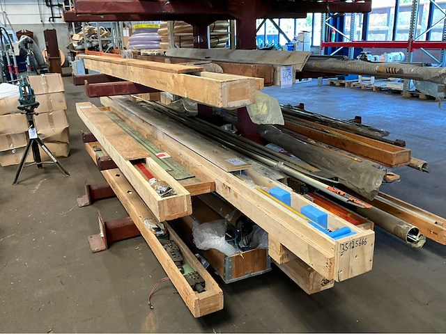 Diverse machine onderdelen - afbeelding 10 van  11