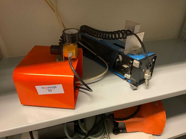 Diverse machine onderdelen - afbeelding 2 van  5