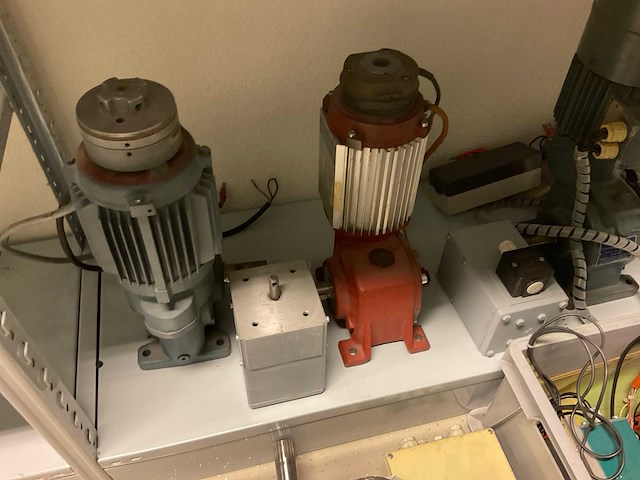 Diverse machine onderdelen - afbeelding 4 van  5