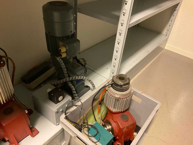 Diverse machine onderdelen - afbeelding 5 van  5