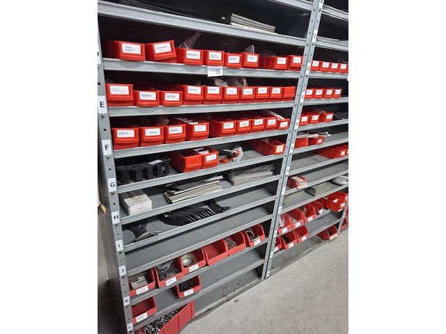 Diverse machine onderdelen - afbeelding 1 van  12