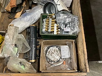 Diverse machine onderdelen - afbeelding 2 van  5