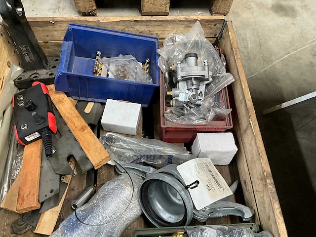 Diverse machine onderdelen - afbeelding 5 van  5