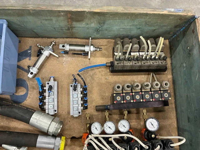 Diverse machine onderdelen - afbeelding 4 van  6