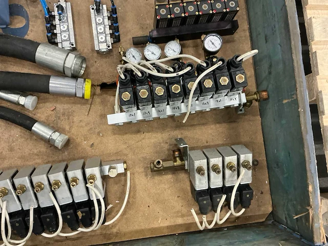 Diverse machine onderdelen - afbeelding 5 van  6