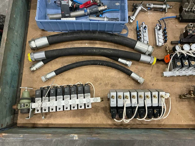 Diverse machine onderdelen - afbeelding 6 van  6