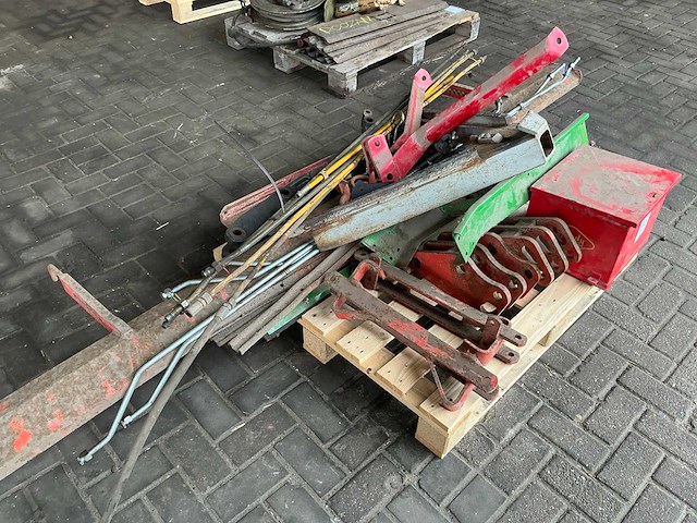 Diverse machinedelen ( kuhn frees) - afbeelding 1 van  5
