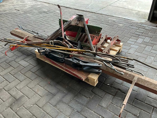 Diverse machinedelen ( kuhn frees) - afbeelding 3 van  5