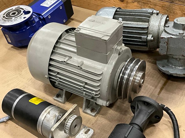 Diverse machineonderdeel - afbeelding 2 van  14