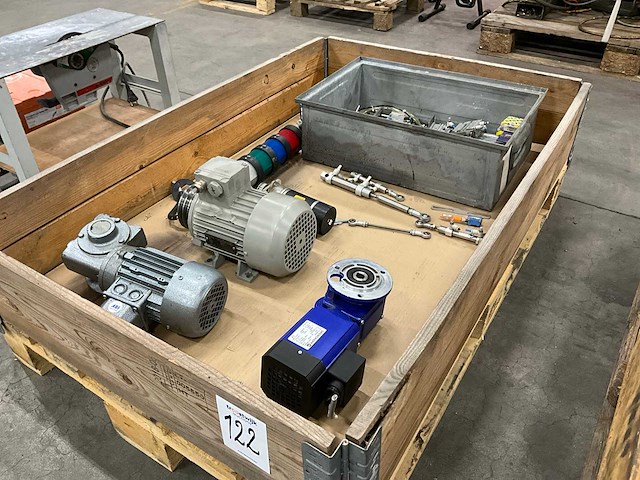 Diverse machineonderdeel - afbeelding 1 van  14
