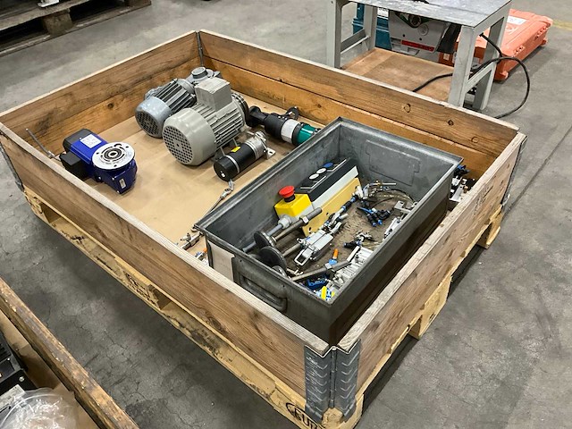 Diverse machineonderdeel - afbeelding 9 van  14
