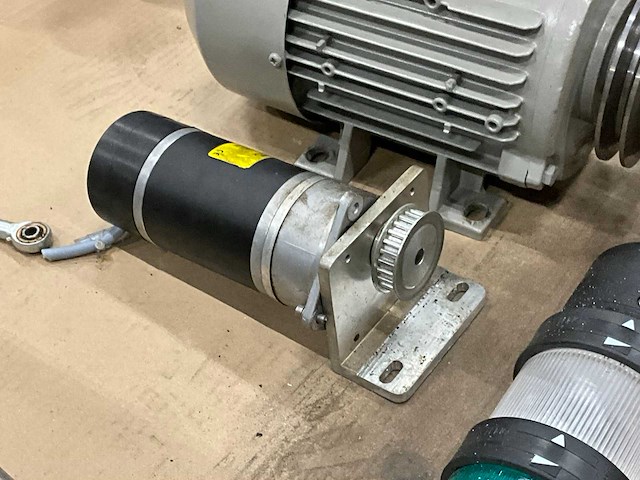 Diverse machineonderdeel - afbeelding 14 van  14