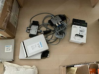 Diverse machineonderdelen en gereedschappen - afbeelding 2 van  8