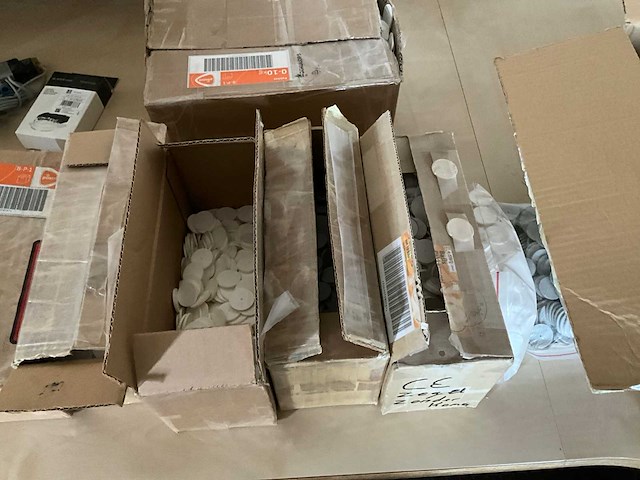 Diverse machineonderdelen en gereedschappen - afbeelding 3 van  8