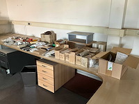 Diverse machineonderdelen en gereedschappen - afbeelding 1 van  8