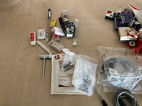 Diverse machineonderdelen en gereedschappen - afbeelding 5 van  8