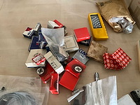 Diverse machineonderdelen en gereedschappen - afbeelding 6 van  8