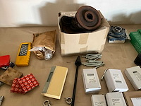 Diverse machineonderdelen en gereedschappen - afbeelding 7 van  8
