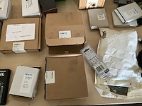 Diverse machineonderdelen en gereedschappen - afbeelding 8 van  8