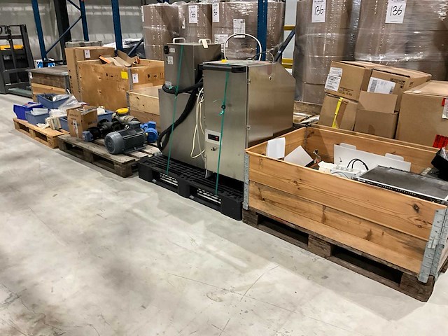 Diverse machineonderdelen - afbeelding 1 van  10