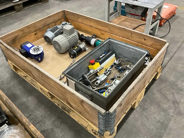 Diverse machineonderdelen - afbeelding 9 van  14
