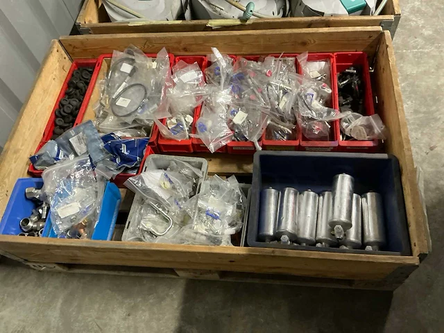 Diverse machineonderdelen - afbeelding 2 van  8