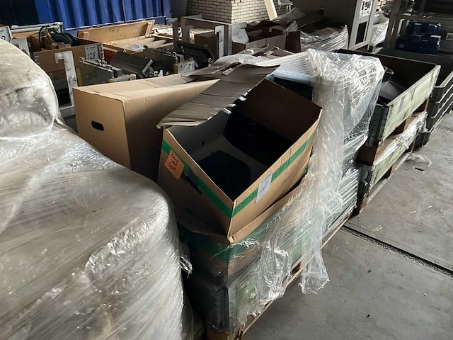 Diverse machineonderdelen - afbeelding 16 van  31