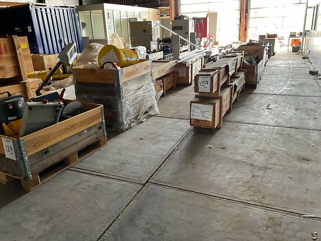 Diverse machineonderdelen - afbeelding 1 van  27