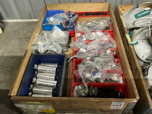 Diverse machineonderdelen - afbeelding 1 van  8